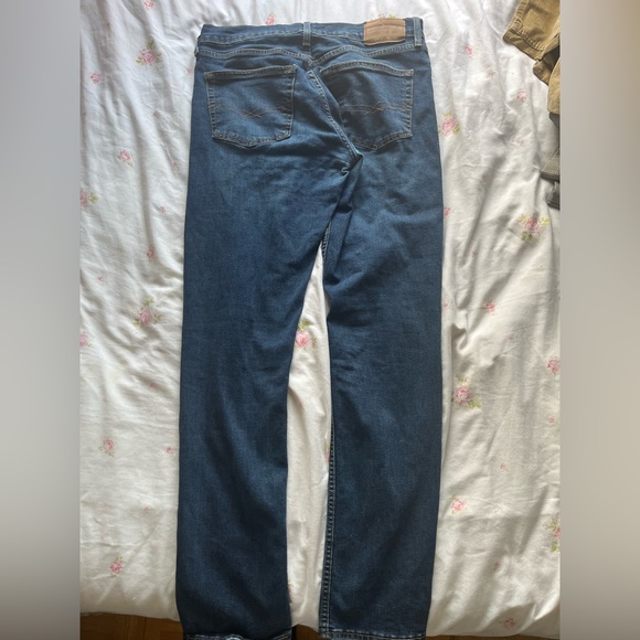 Signature Levi’s Jeans - Picture 2 of 2